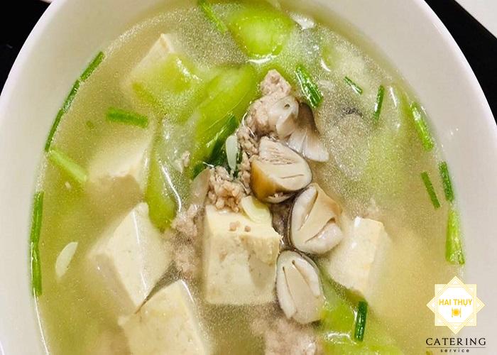 Nấu canh kết hợp lòng gà + mướp + nấm